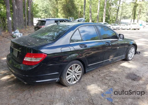 2008 Mercedes-Benz C 300 Luxury/Sport z USA, uszkodzony, nr VIN WDDGF54X78R016355